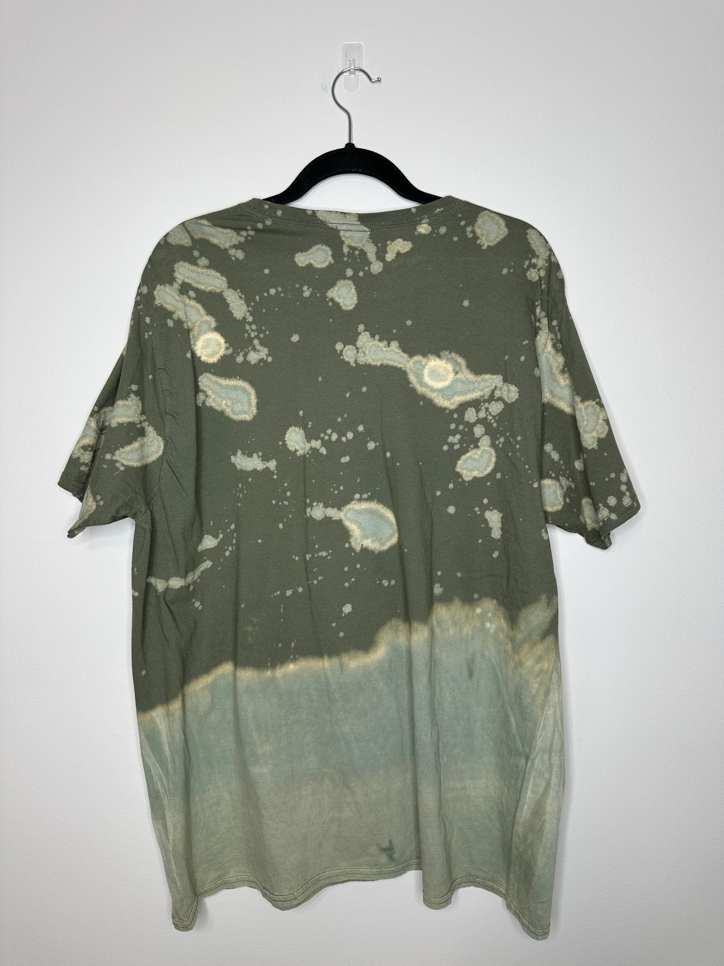 2XL Daisy, Upcycled, Bleached T-Shirt